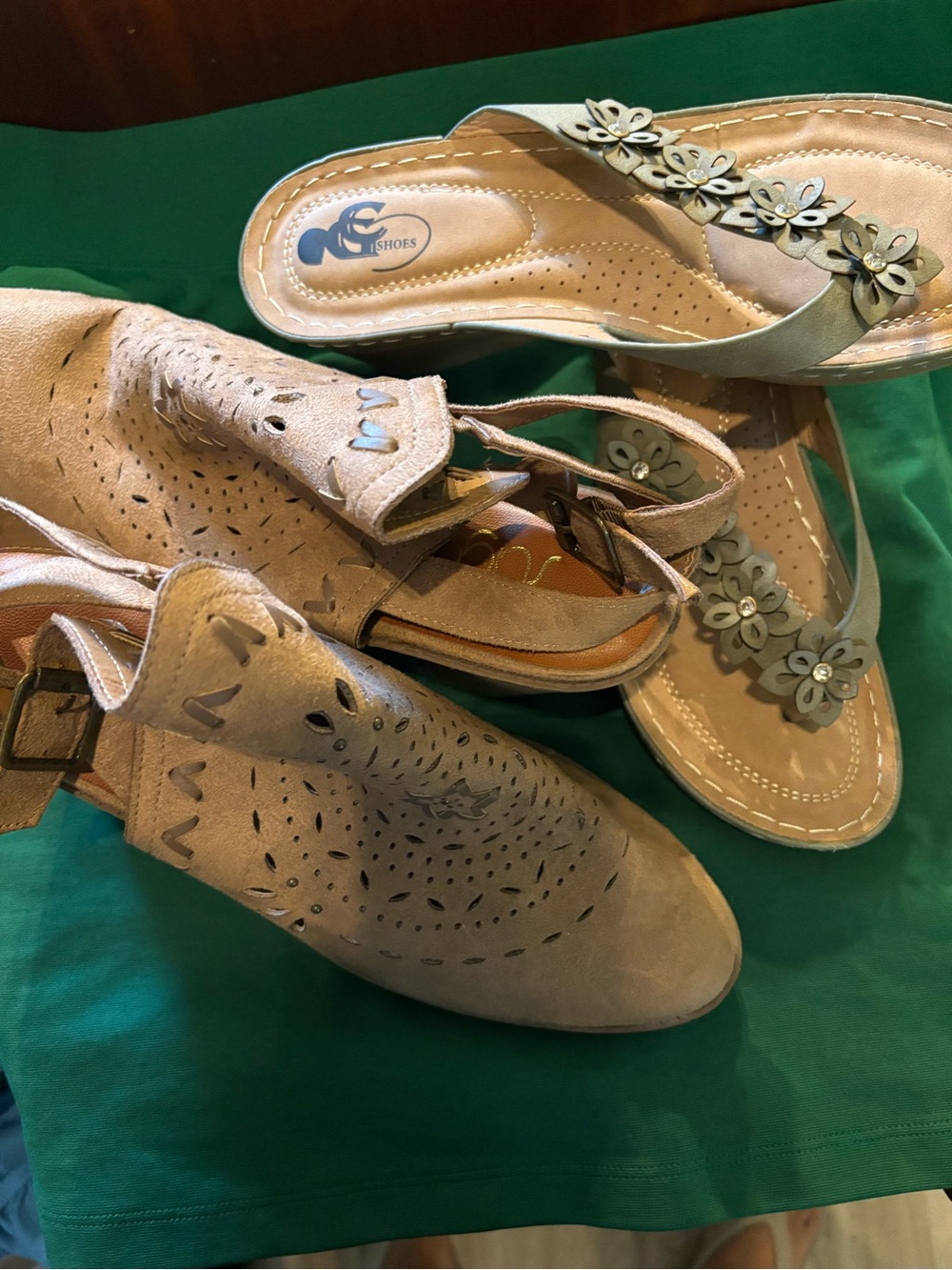 Comfort Floral Toe-Post Sandals in Light Green by